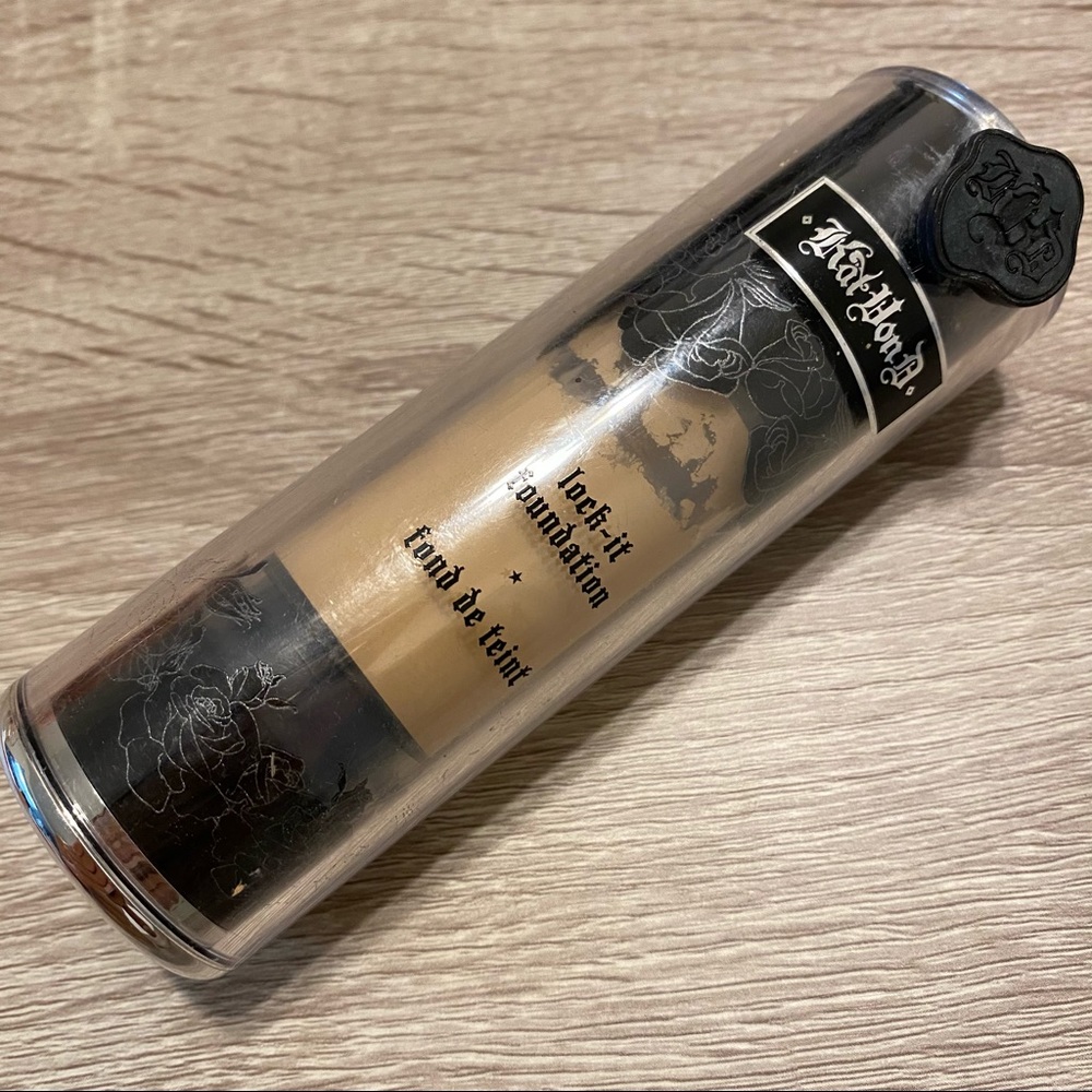 Kat Von D Lock It Foundation in Light 45